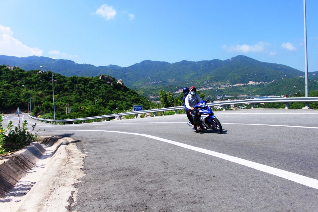 khung canh ngoan muc doc tuyen duong ven bien ninh thuan cam ranh