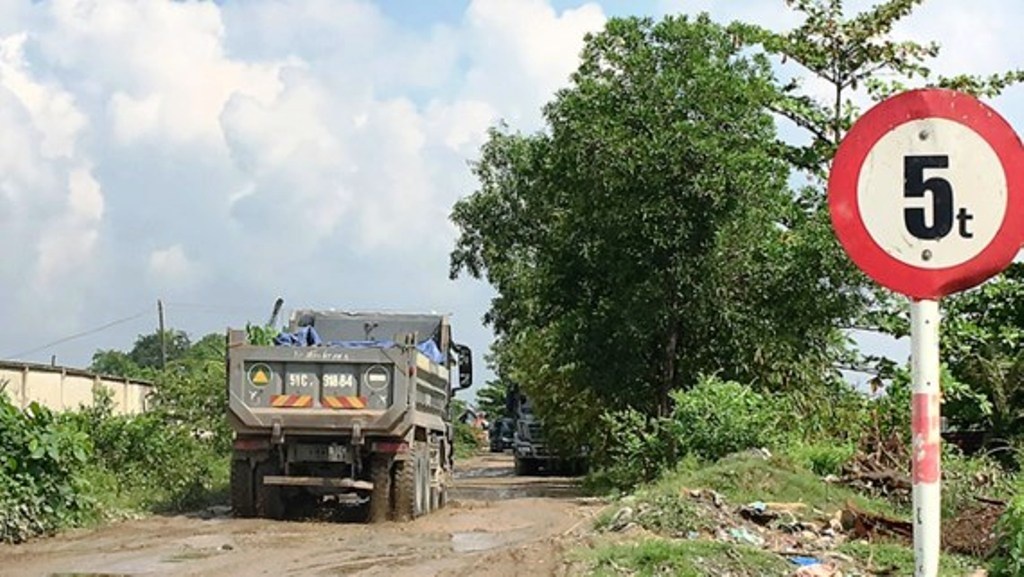 xe tai xe ben cay nat de dan bit mui tranh bui