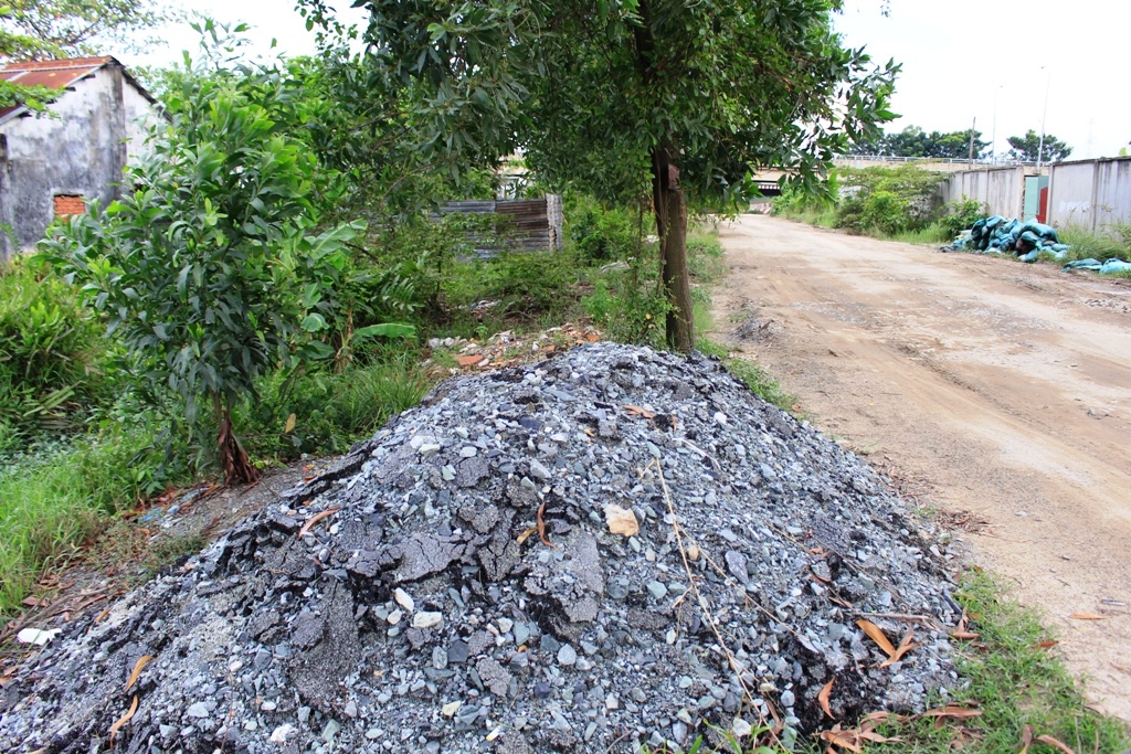 xe tai ngang nhien vao duong cam