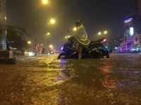 hang tram nguoi dan chan xe cho hai san thoi quoc lo un tac nhieu gio