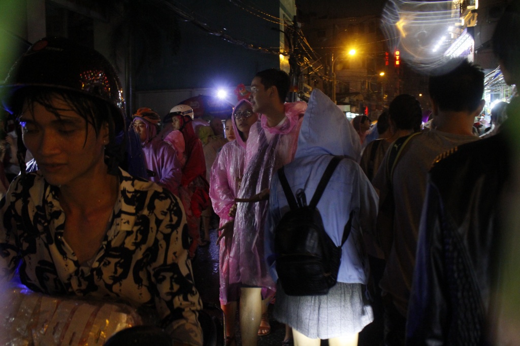 nguoi sai gon doi mua di choi trong dem trung thu