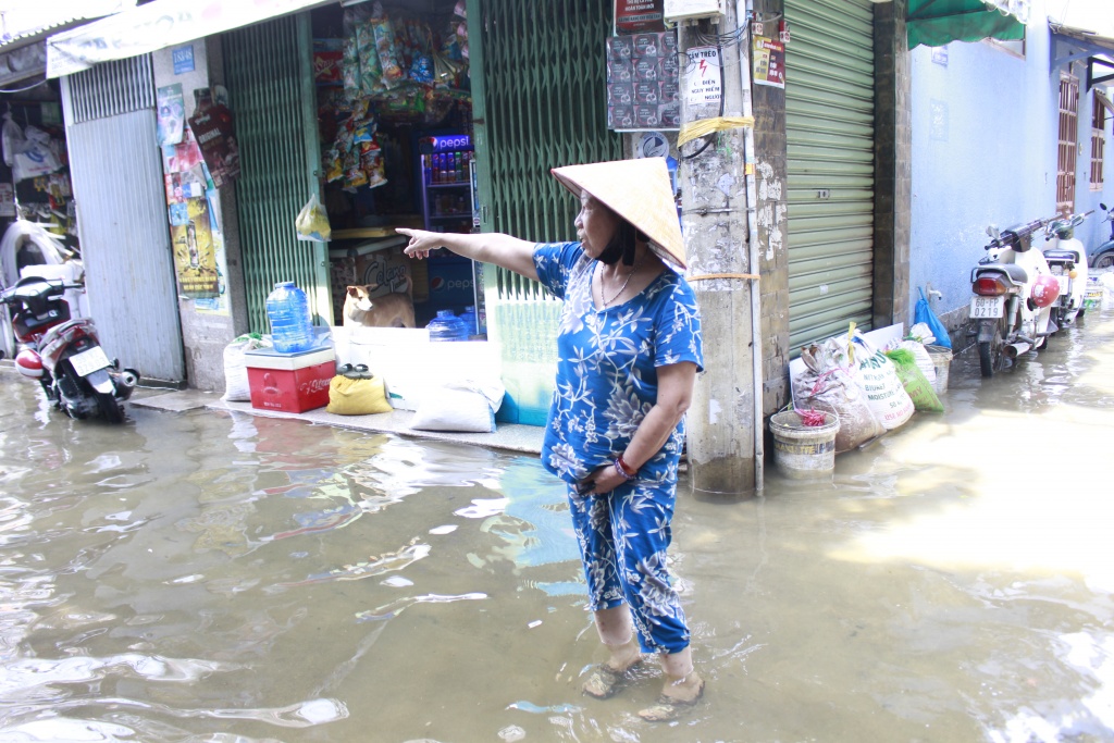 troi khong mua nuoc van ngap nhieu nha dan giua sai gon