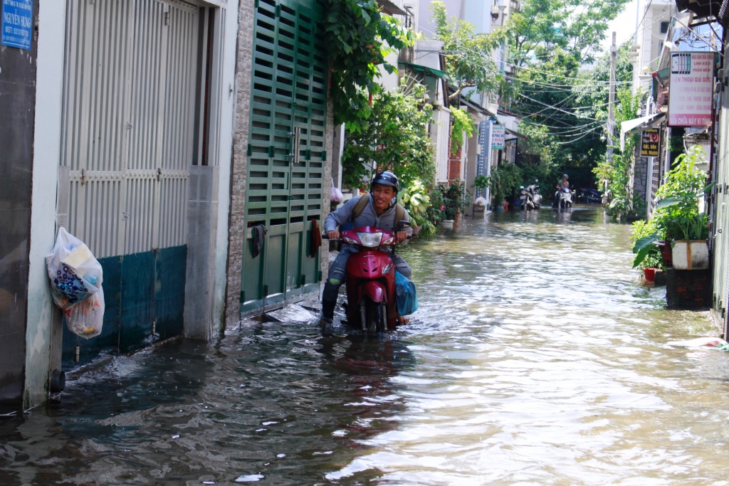 troi khong mua nuoc van ngap nhieu nha dan giua sai gon