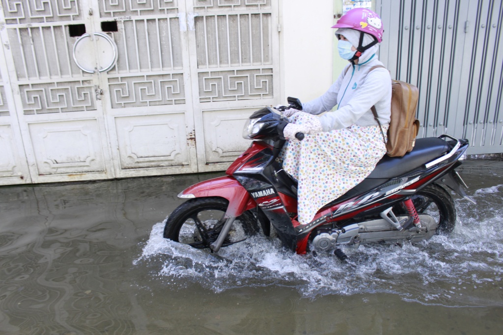 troi khong mua nuoc van ngap nhieu nha dan giua sai gon