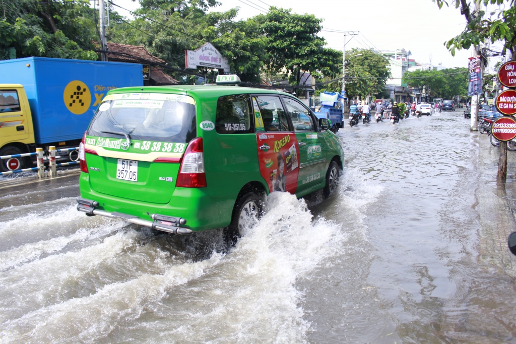 troi khong mua nuoc van ngap nhieu nha dan giua sai gon
