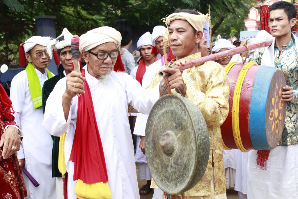 dong bao cham o ninh thuan tung bung don le hoi kate 2017