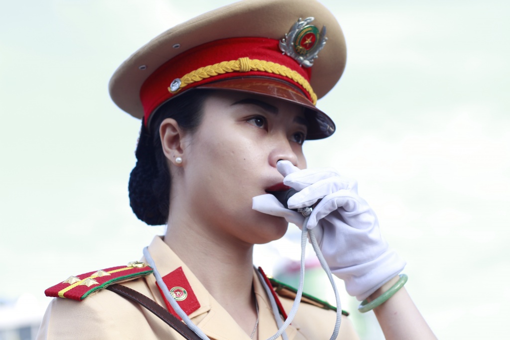 nhung bong hong csgt tren duong pho tp hcm ngay 2010
