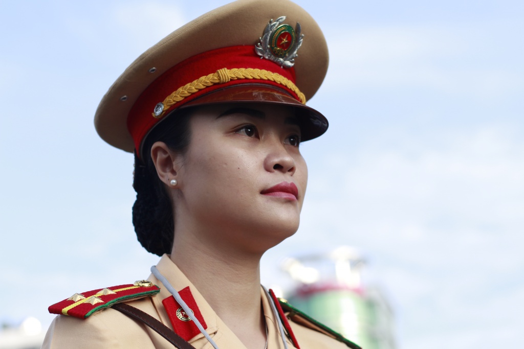 nhung bong hong csgt tren duong pho tp hcm ngay 2010