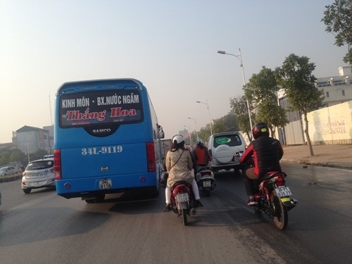 nhieu nha xe van vot khach o tuyen duong xuyen tam ha noi doc bao