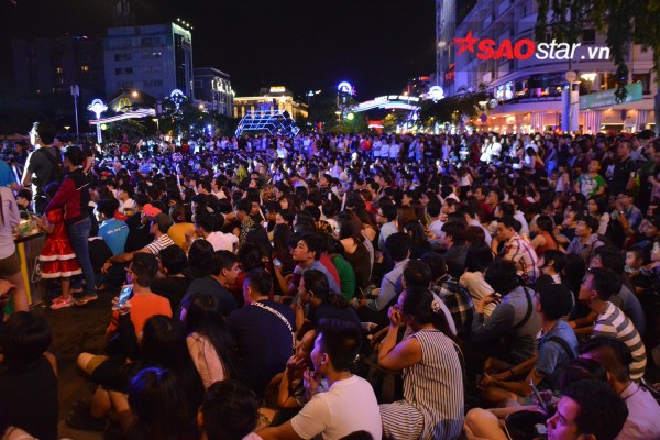 nhung hinh anh khien ban nen vui hay buon khi khong do ra duong don tet duong lich