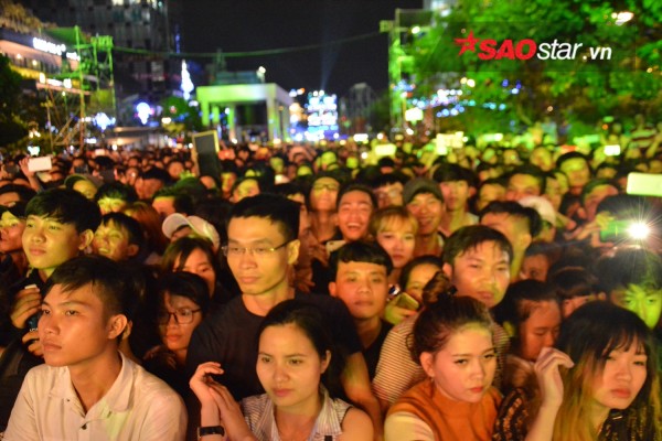 nhung hinh anh khien ban nen vui hay buon khi khong do ra duong don tet duong lich