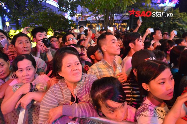 nhung hinh anh khien ban nen vui hay buon khi khong do ra duong don tet duong lich