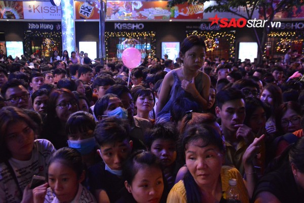 nhung hinh anh khien ban nen vui hay buon khi khong do ra duong don tet duong lich