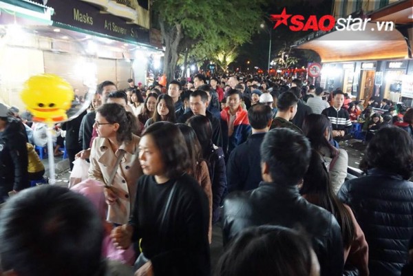 nhung hinh anh khien ban nen vui hay buon khi khong do ra duong don tet duong lich