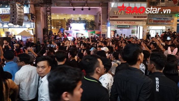 nhung hinh anh khien ban nen vui hay buon khi khong do ra duong don tet duong lich