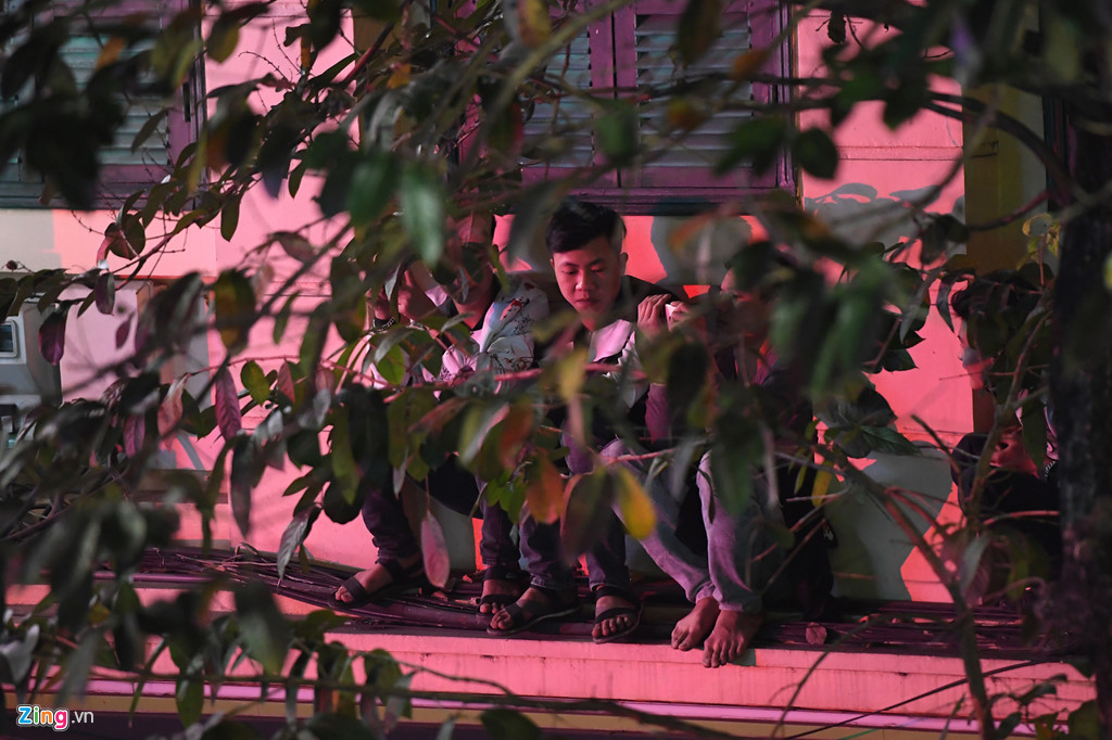 canh nguoi dong chua tung thay trong dem don nam moi