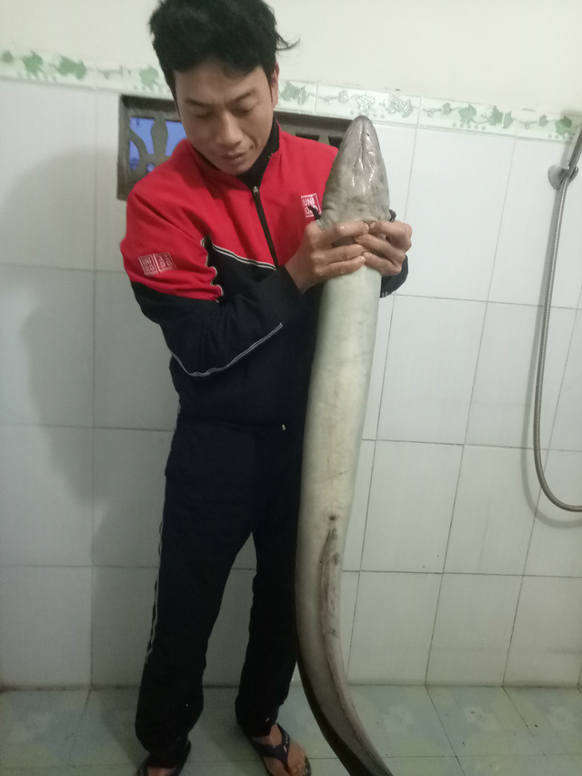 bat duoc ca lech khung nang gan 10kg trong sang ngay dau nam