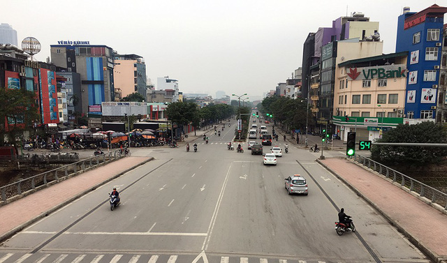 canh duong pho ha noi thenh thang trong ngay dau nam 2018