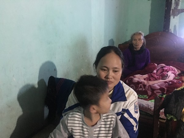 vu be gai khoc thet khi thay me sinh con thu 2 duoc 29 ngay thi toi bi chong duoi ra khoi nha