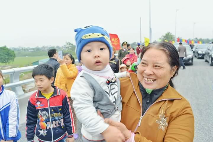 co cau sinh doi dan keo di xem dong chua tung thay