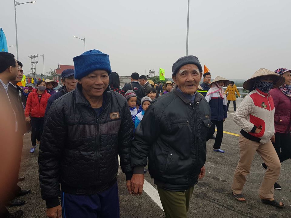 co cau sinh doi dan keo di xem dong chua tung thay