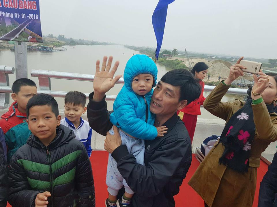 co cau sinh doi dan keo di xem dong chua tung thay