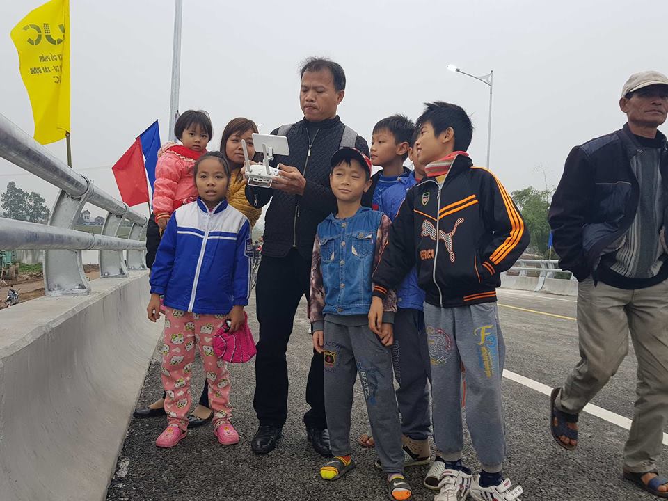 co cau sinh doi dan keo di xem dong chua tung thay