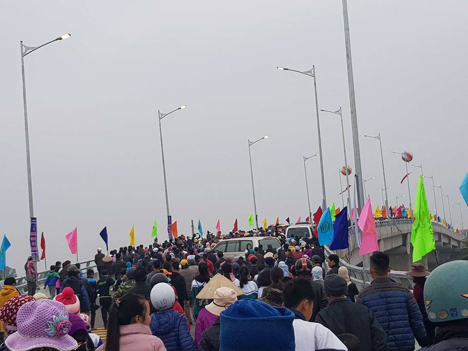 co cau sinh doi dan keo di xem dong chua tung thay