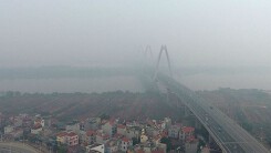 Sương mù bao trùm Hà Nội trong ngày làm việc đầu năm 2018