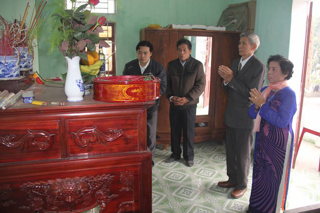 chu re 73 tuoi ruoc co dau 70 trong ngay dau nam moi cuoi