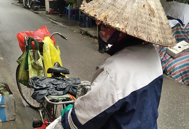 bat ngo voi chiec vong vang cua chu cong ty bat dong san trong dong phe lieu