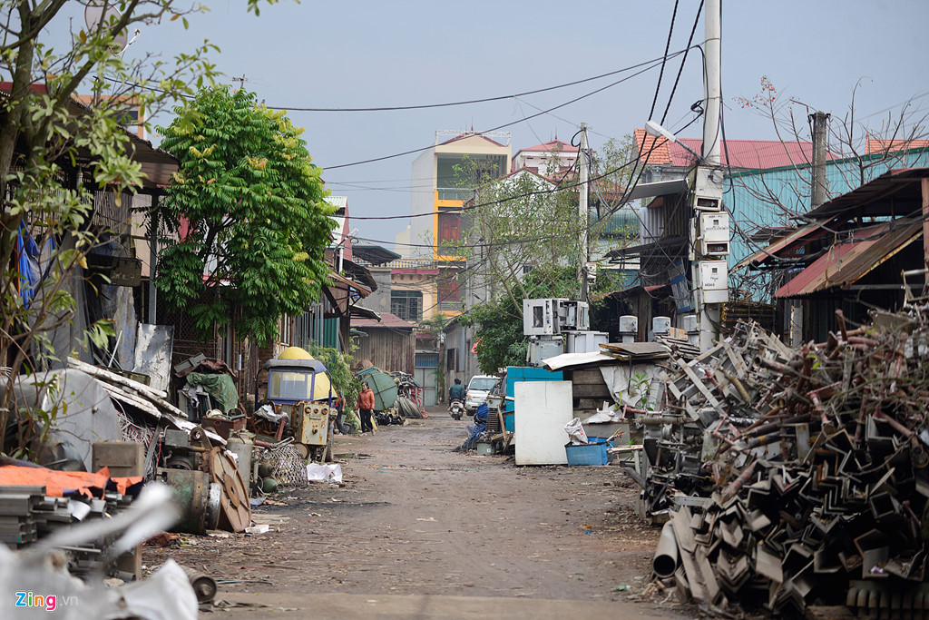lang nghe mo xac may bay im ang sau vu no khien 2 nguoi chet