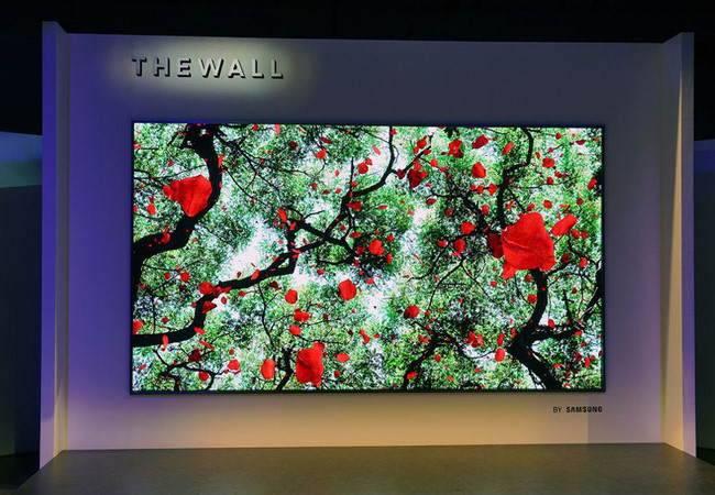 tv dan tuong 146 inch dang xep hinh tu samsung