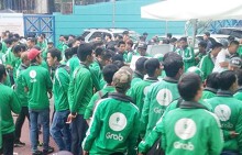 Tài xế đình công vì cho rằng chiết khấu cao, Grab Việt Nam giải thích là đang 'thu thuế hộ'