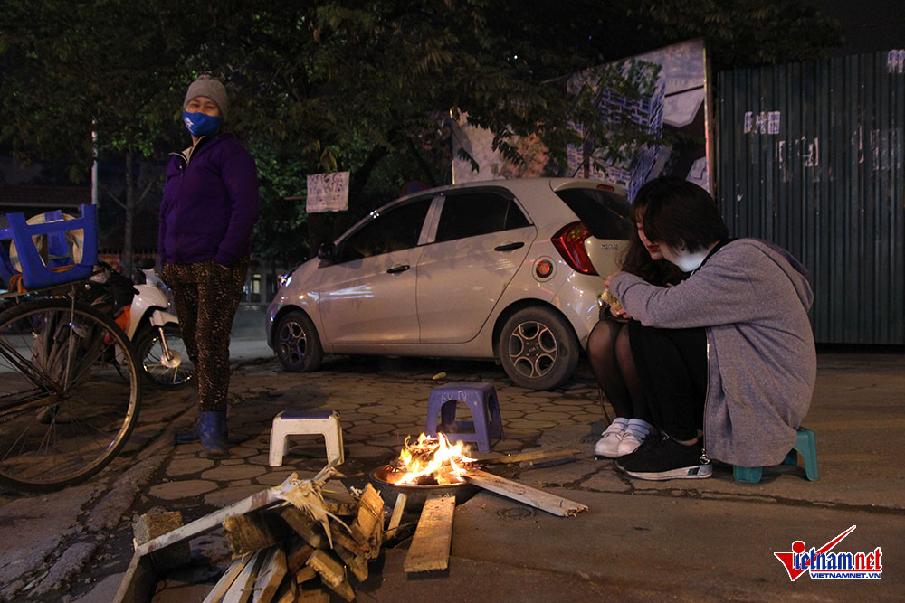 ha noi lot o hanh lang benh vien dot lua ve duong chong ret