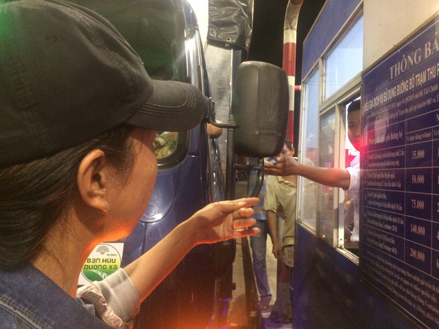 tram thu phi t2 dem thu hai roi boi