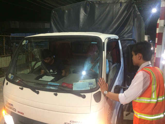 tram thu phi t2 dem thu hai roi boi