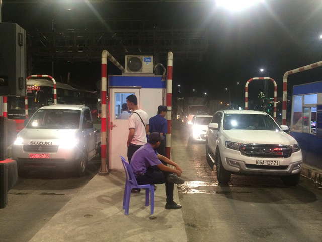 tram thu phi t2 dem thu hai roi boi