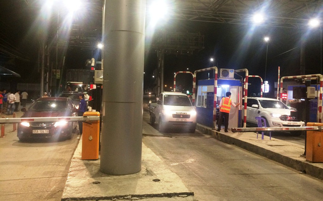 tram thu phi t2 dem thu hai roi boi