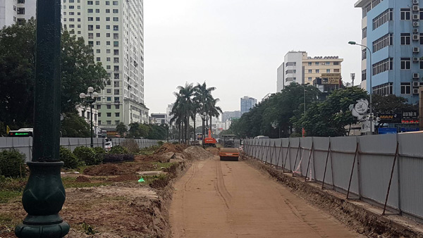 xen dai phan cach mo rong duong nguyen chi thanh len 10 lan xe