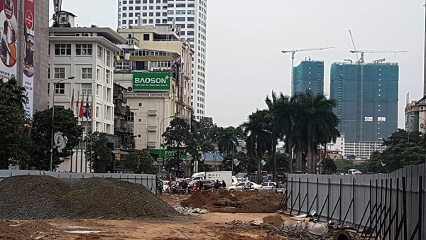 xen dai phan cach mo rong duong nguyen chi thanh len 10 lan xe