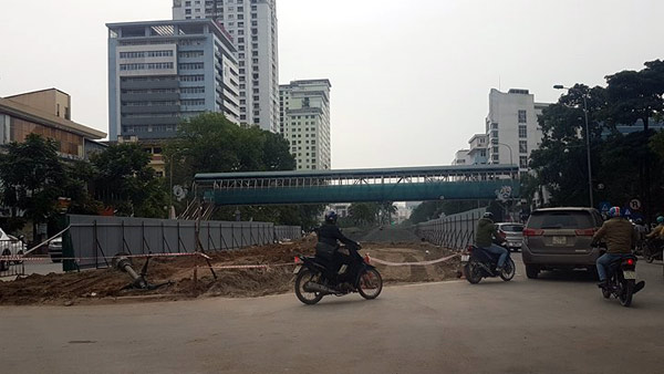 xen dai phan cach mo rong duong nguyen chi thanh len 10 lan xe