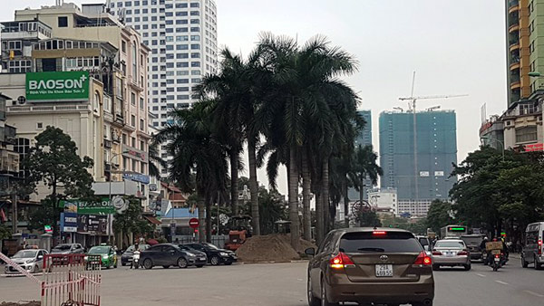 xen dai phan cach mo rong duong nguyen chi thanh len 10 lan xe