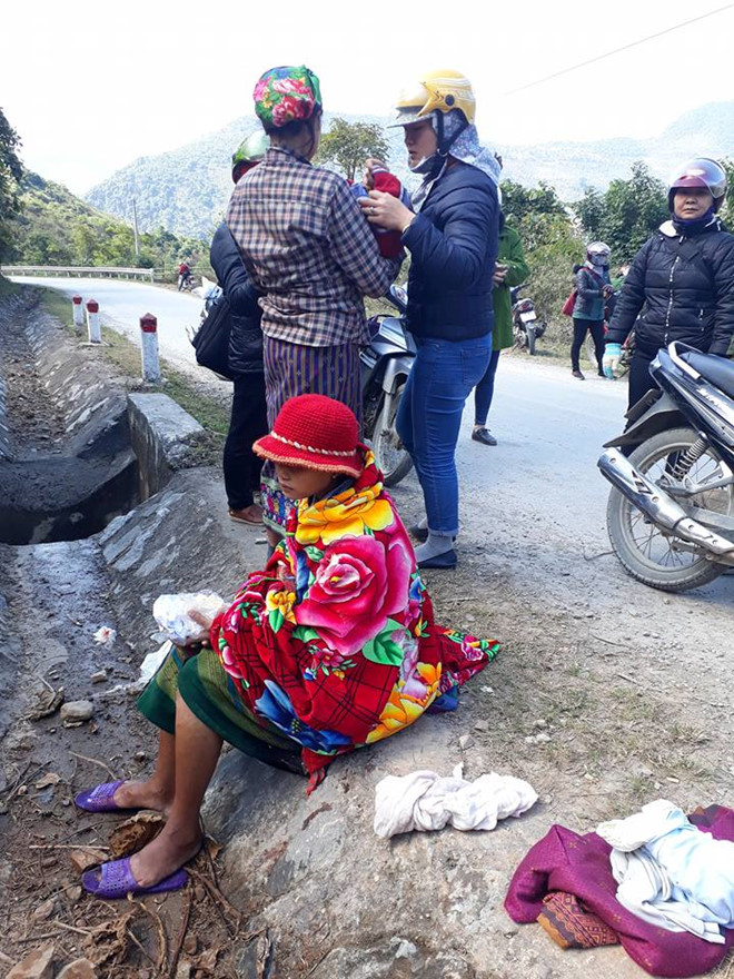 9 co giao mien nui do de cho thieu phu tren duong
