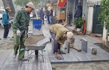 Quận Hoàn Kiếm tiếp tục lát đá vỉa hè bền 70 năm
