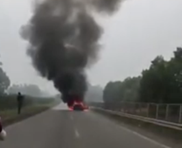 o to boc chay ngun ngut tren cao toc thai nguyen ha noi