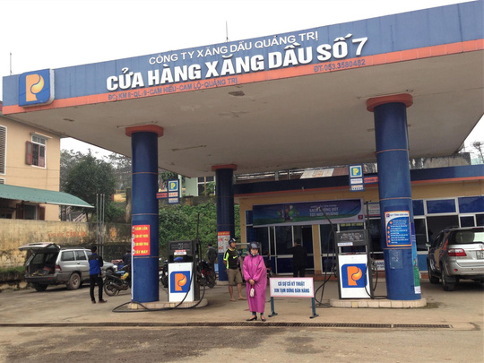 hang loat xe chet may kiem tra bon chua xang phat hien 150 lit nuoc