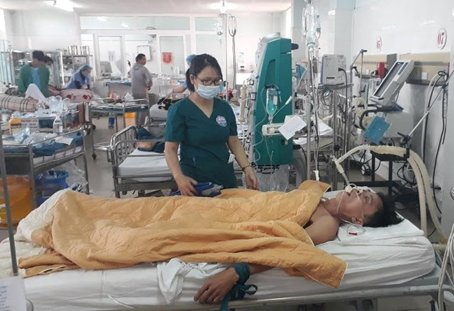 bac si truyen 15 lon bia cuu benh nhan khong co thoi gian dan do