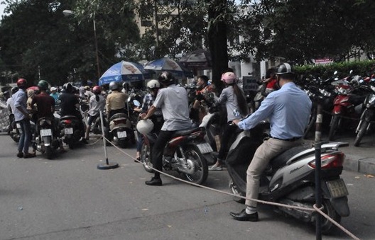 ha noi rut giay phep nhieu bai xe chat chem khach hang