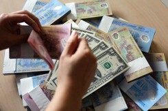 Bát nháo đổi tiền lì xì